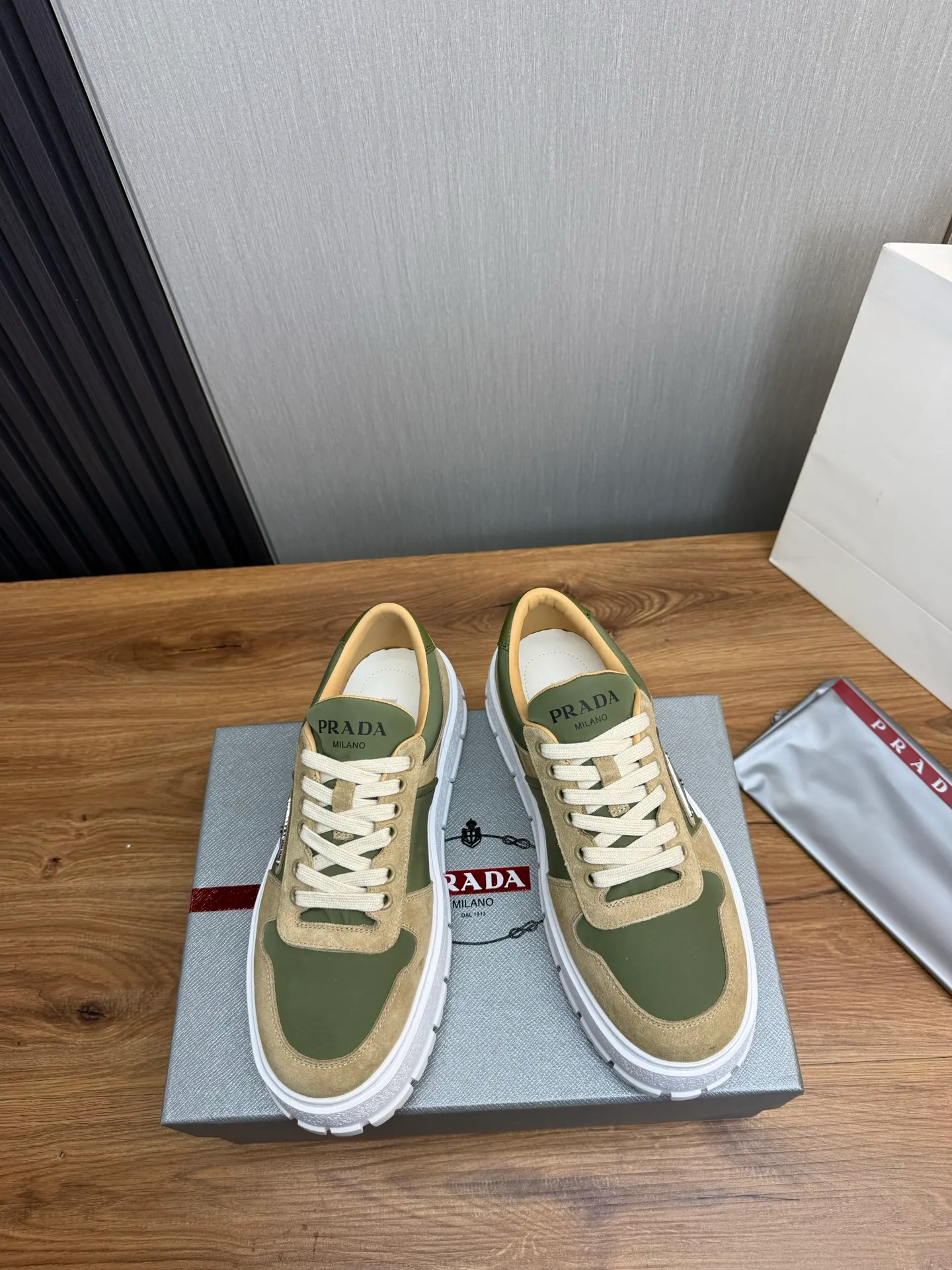 Men's shoes 💰620💰 [PRADA] Autumn and winter hot men's shoes are shipped 👏Official website synchronized ⬆️Original fly-woven cowhide fabric + cowhide lining, 1⃣️:1⃣️reproduction, original sole, 38-45 (45. Customized, non-refundable)